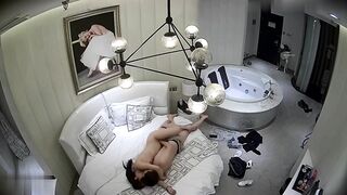 360酒店摄像头偷拍-美女刚进门就迫不急待热吻上床啪啪
