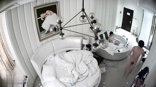 360酒店摄像头偷拍-晚上加完班出来开房减减压的白领小情侣尝新在浴缸里做爱