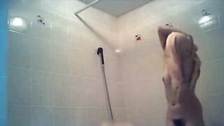 摄像头偷拍老婆的表妹洗澡身材还不错逼毛很性感值得撸一发 720P高清