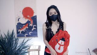 【中字剧情】OF华人「vlog_eva」「eva伊娃」圣诞老人送礼却是为了搞色情