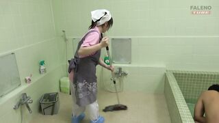 MFOD-013 誰もいない健康ランドの大浴場で…フル勃起のデカチン18cmを見て大欲情した女性清掃スタッフたち