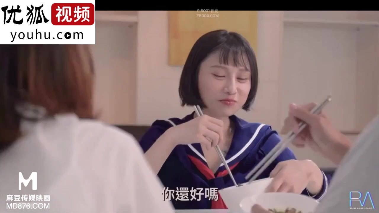 麻豆传媒&皇家华人传媒联合出品 晚餐吃姐姐男友的屌 风骚妹妹偷吃姐姐男友