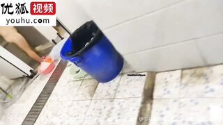 中国好闺蜜到大学女澡堂把女学生洗澡拍了个遍
