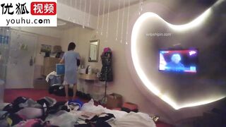 新流出名门夜宴偷拍系列内衣广告模特刘欣妮和芮子拍摄途中换衣服洗澡被偷拍