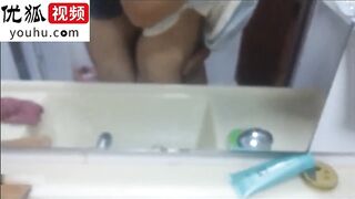 上饶一中学生在厕所操女同学 幼嫩脸蛋 啪啪后入 手机拍摄还给同学炫耀被泄漏