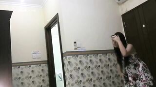 《贵在真实极品泄密》广告写真工作室超多年轻漂亮小姐姐试镜 猥琐摄影师在房间和浴室偸安针孔记录她们换衣和洗澡 (36)